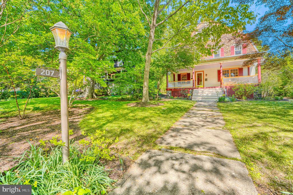 207 HAWTHORNE ROAD
