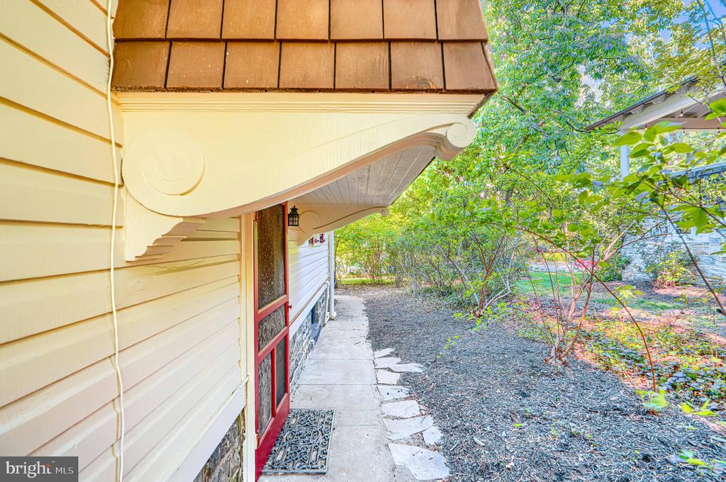 207 HAWTHORNE ROAD