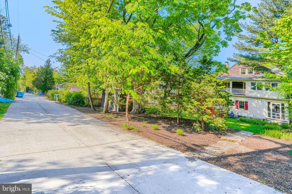 207 HAWTHORNE ROAD