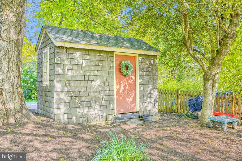 207 HAWTHORNE ROAD
