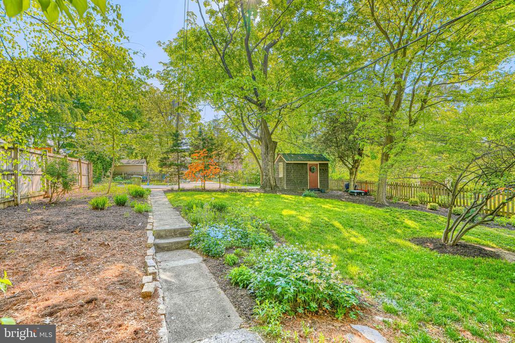 207 HAWTHORNE ROAD