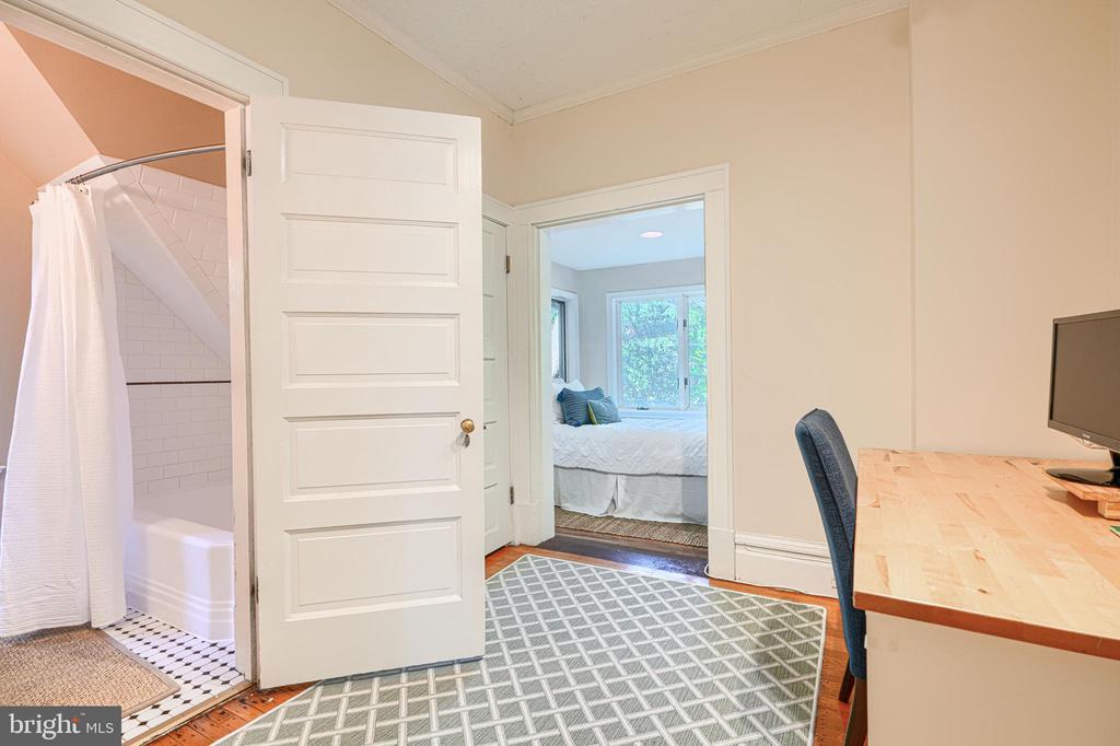 207 HAWTHORNE ROAD