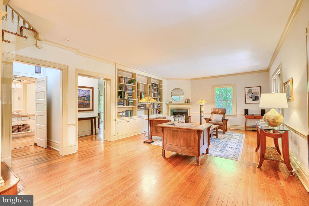 207 HAWTHORNE ROAD