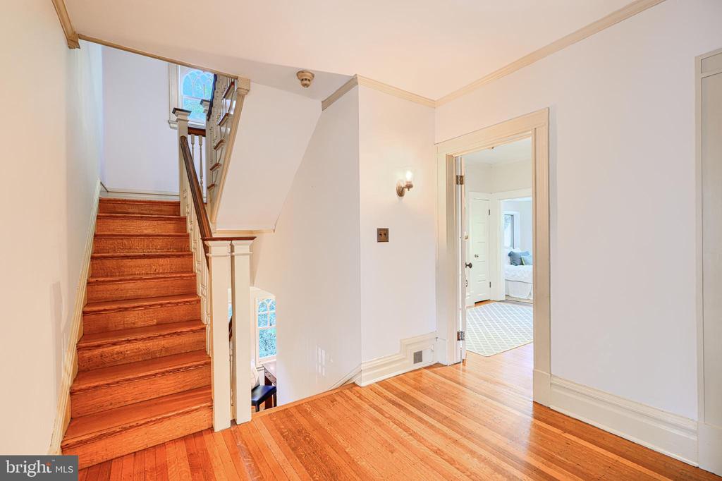 207 HAWTHORNE ROAD