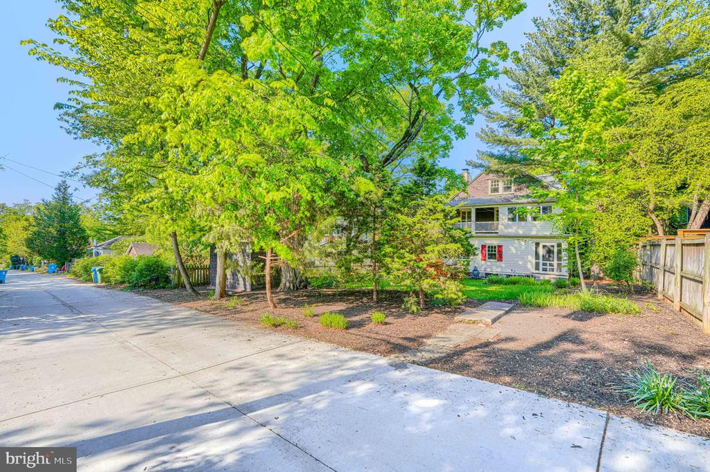 207 HAWTHORNE ROAD