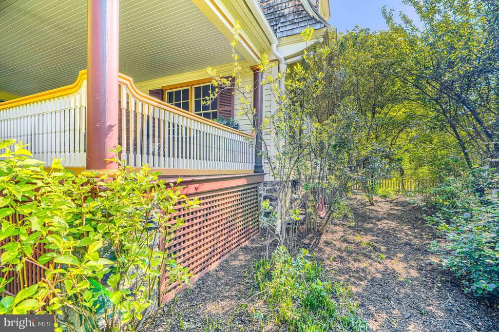 207 HAWTHORNE ROAD
