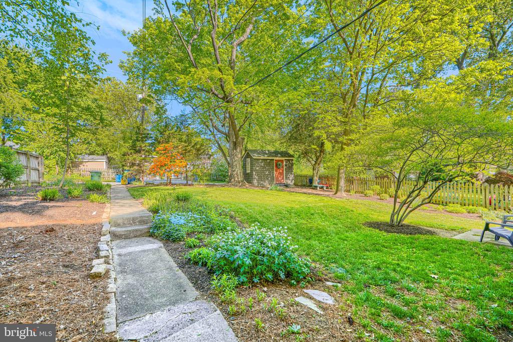 207 HAWTHORNE ROAD