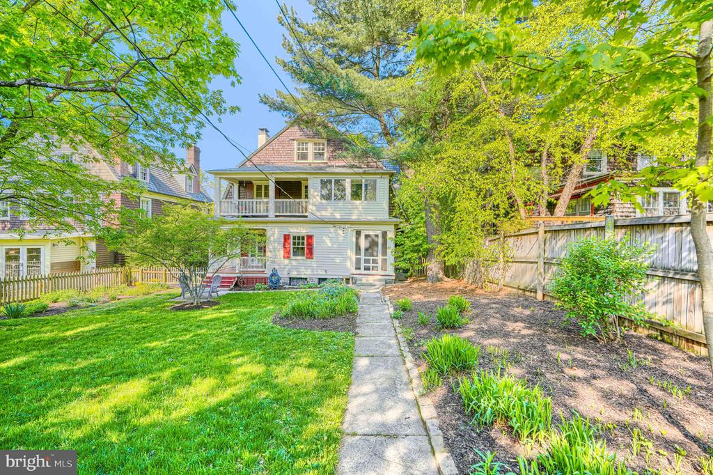 207 HAWTHORNE ROAD