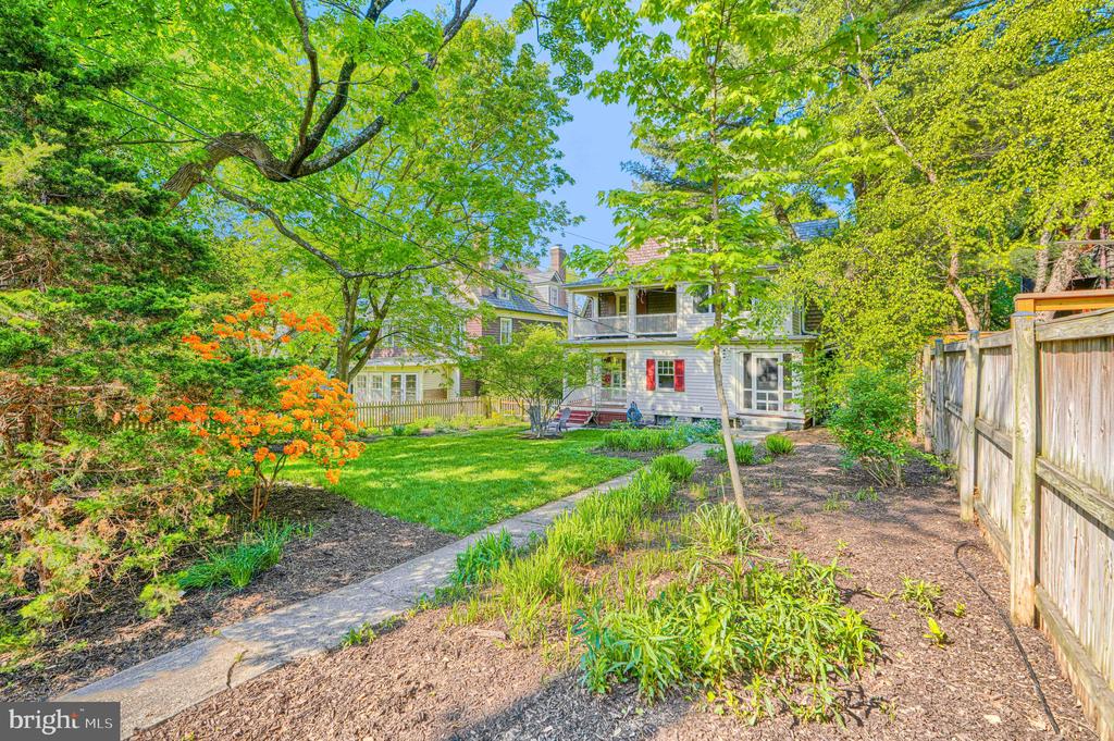207 HAWTHORNE ROAD