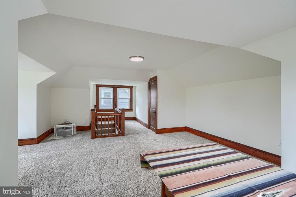3018 IONA TERRACE