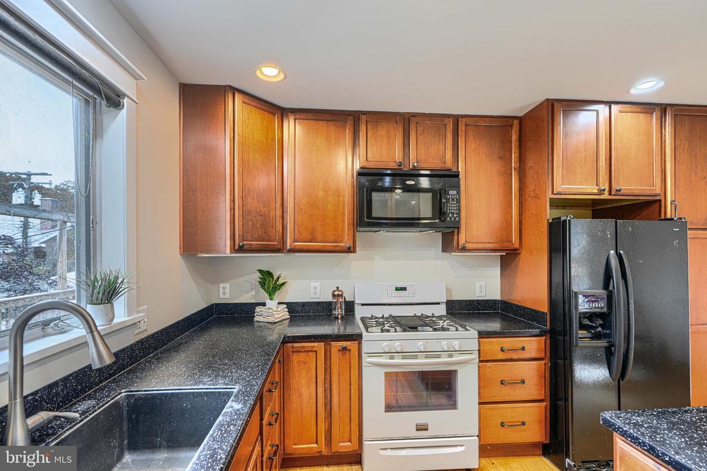 3009 IONA TERRACE