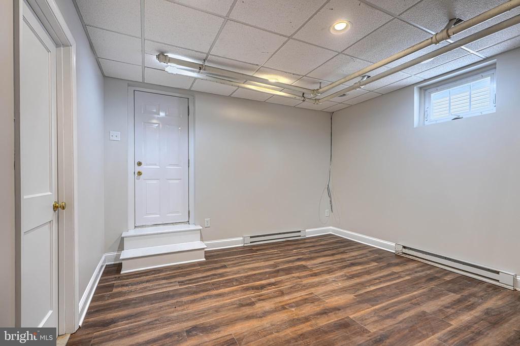 3009 IONA TERRACE
