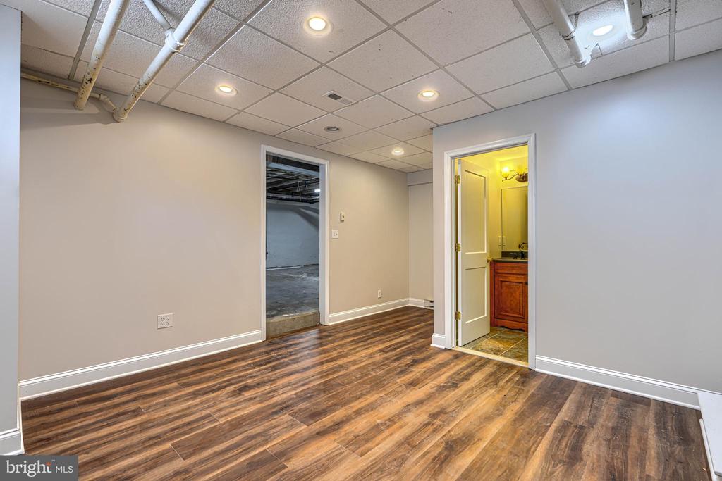 3009 IONA TERRACE