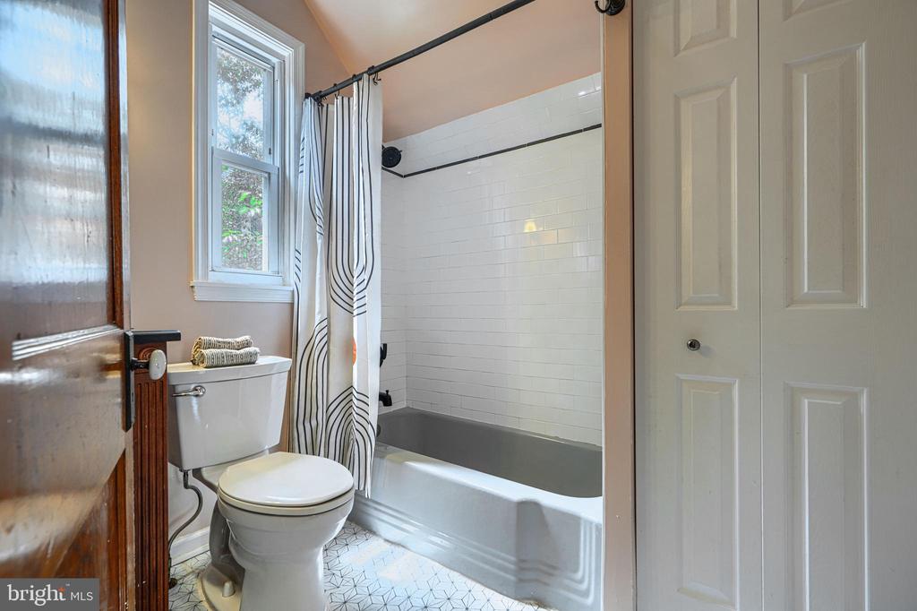 3009 IONA TERRACE
