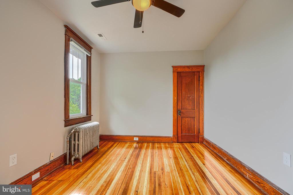 3009 IONA TERRACE