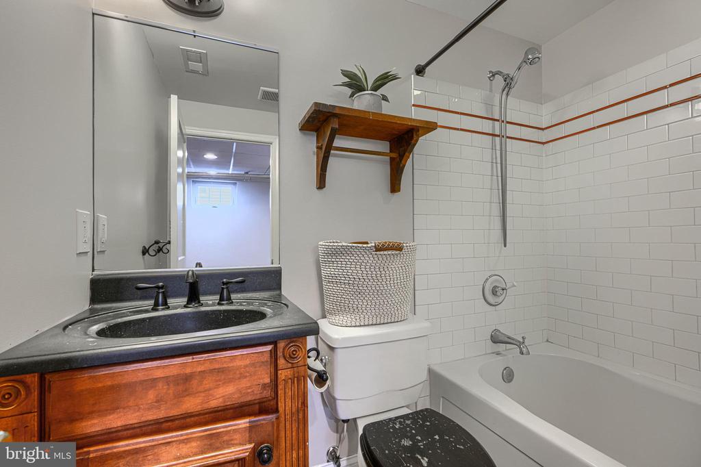 3009 IONA TERRACE