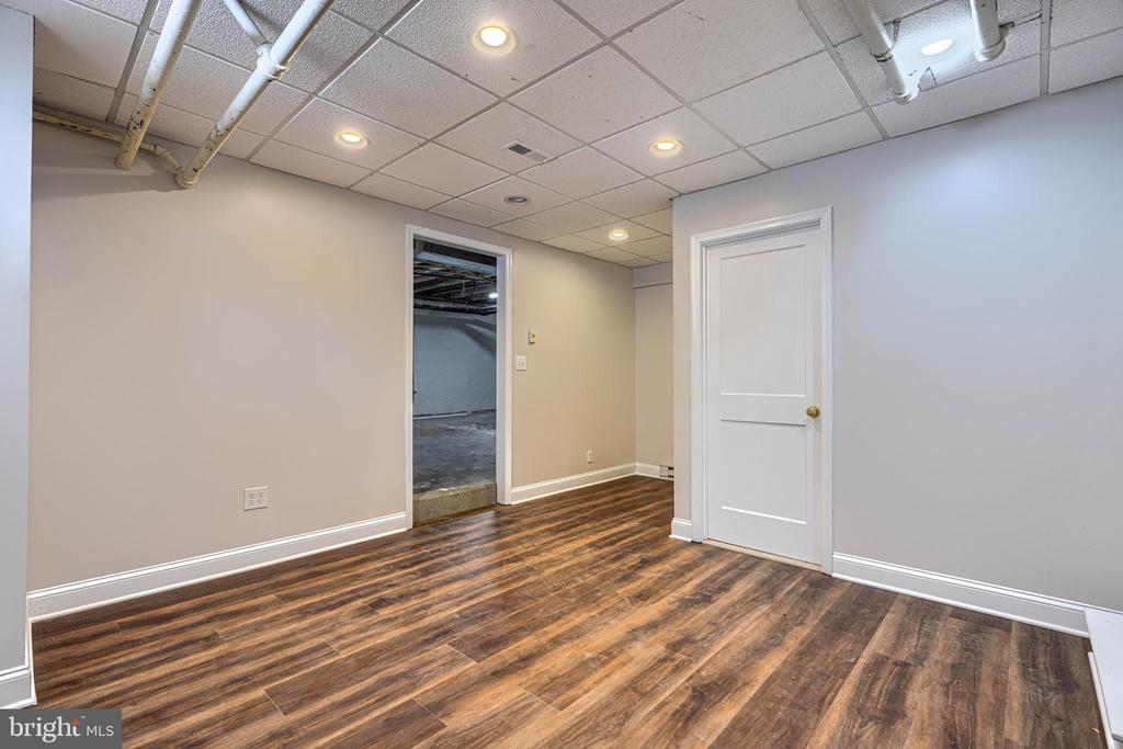 3009 IONA TERRACE