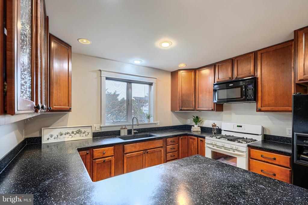 3009 IONA TERRACE