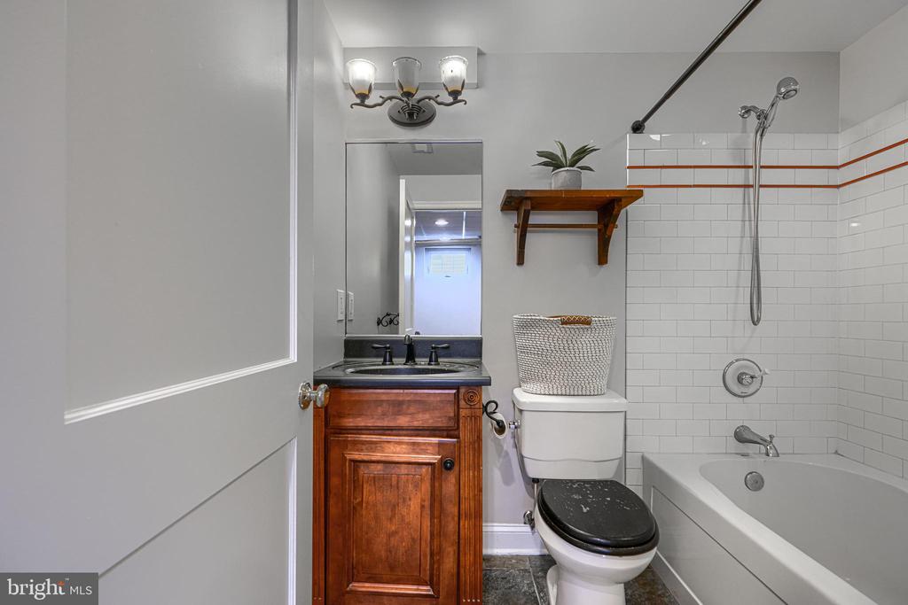 3009 IONA TERRACE