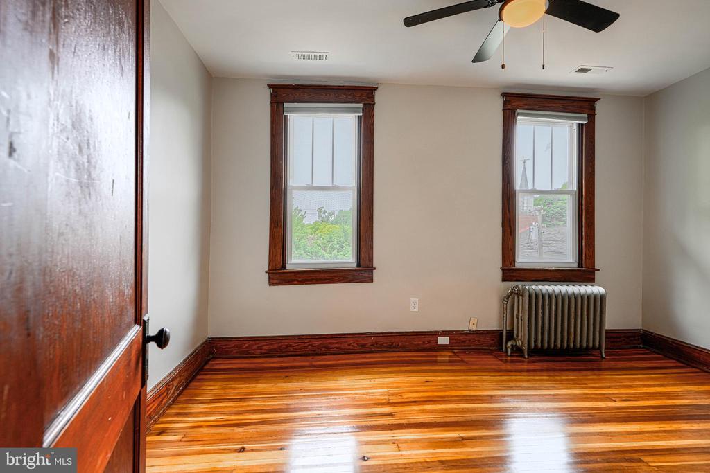 3009 IONA TERRACE