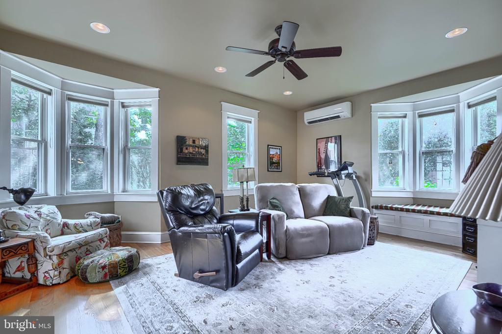 3106 PARKSIDE DRIVE