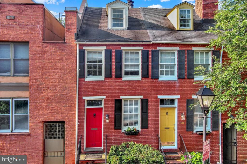 131 W BARRE STREET W