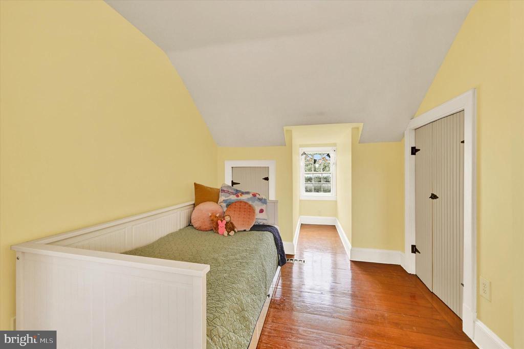 131 W BARRE STREET W