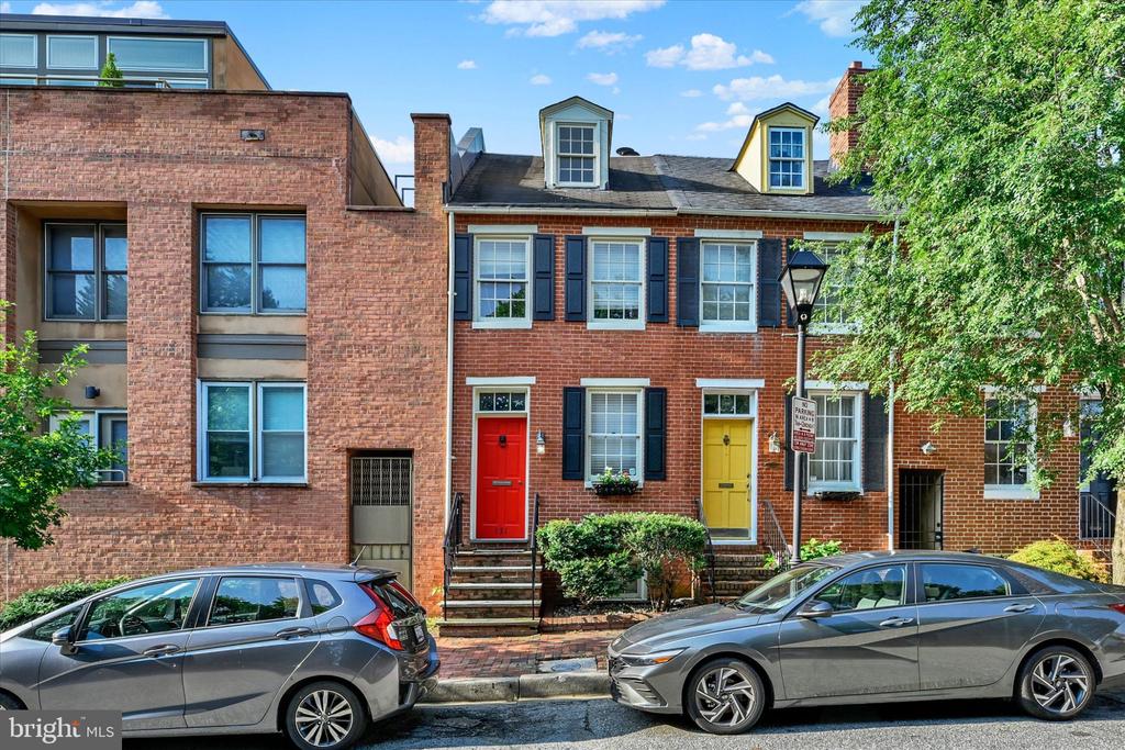 131 W BARRE STREET W