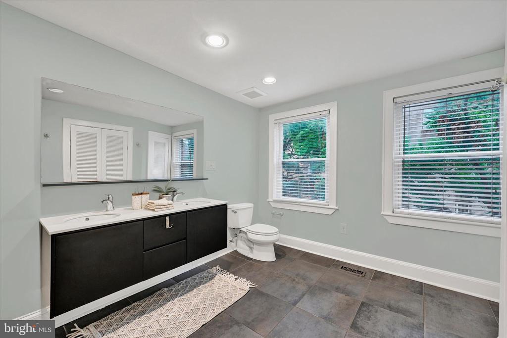 131 W BARRE STREET W