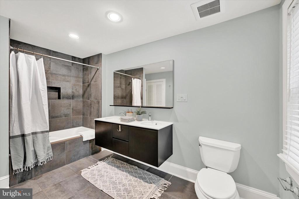 131 W BARRE STREET W