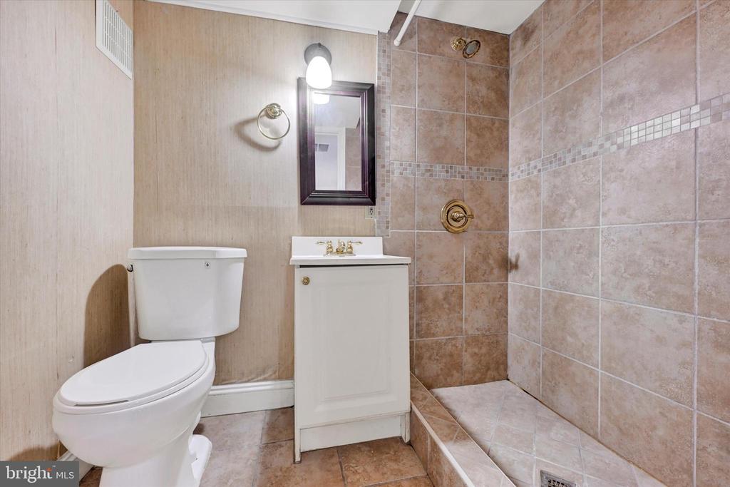 131 W BARRE STREET W