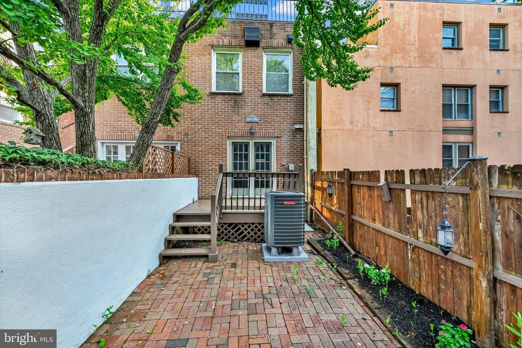 131 W BARRE STREET W