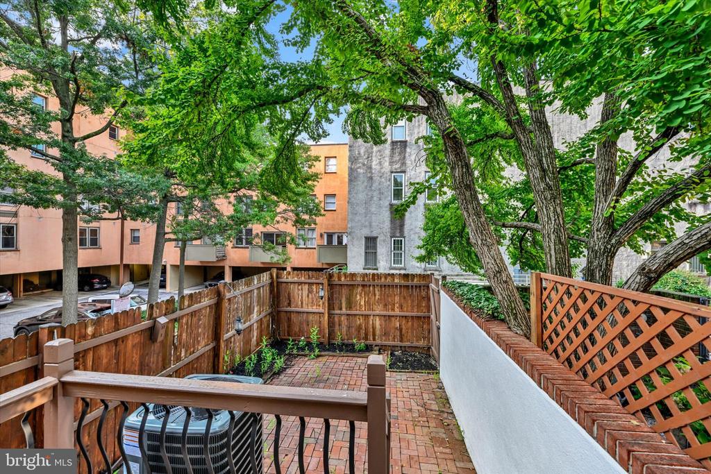 131 W BARRE STREET W