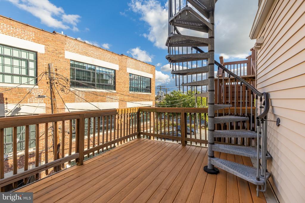 1117 RACE STREET