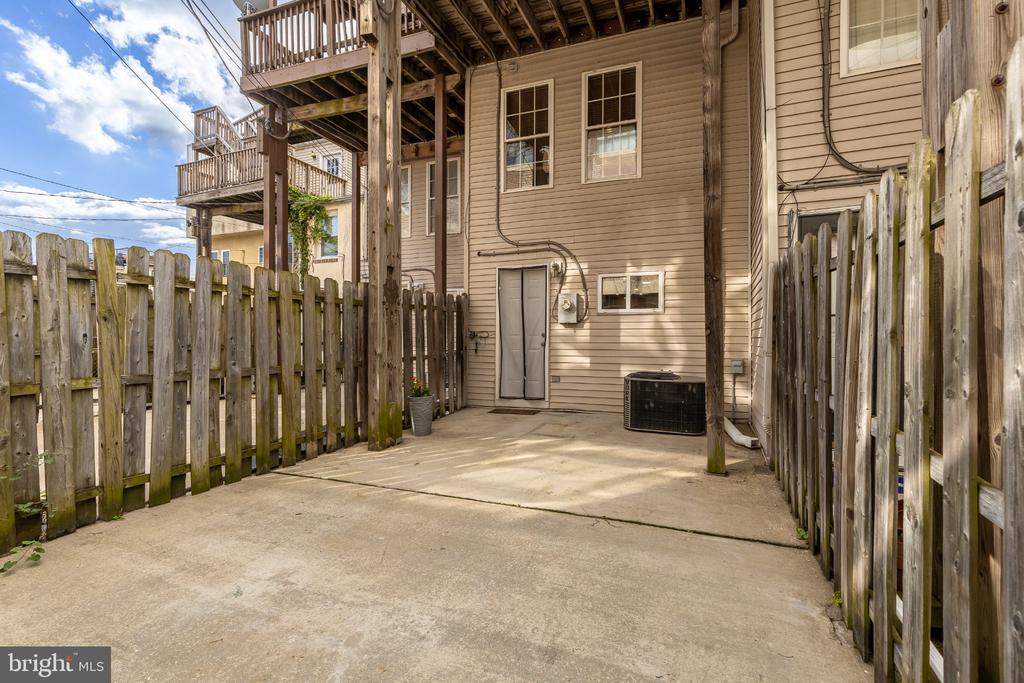 1117 RACE STREET