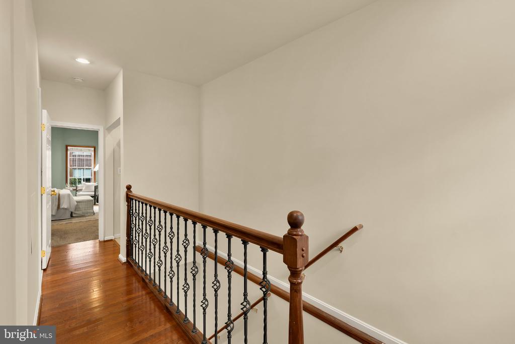 1117 RACE STREET