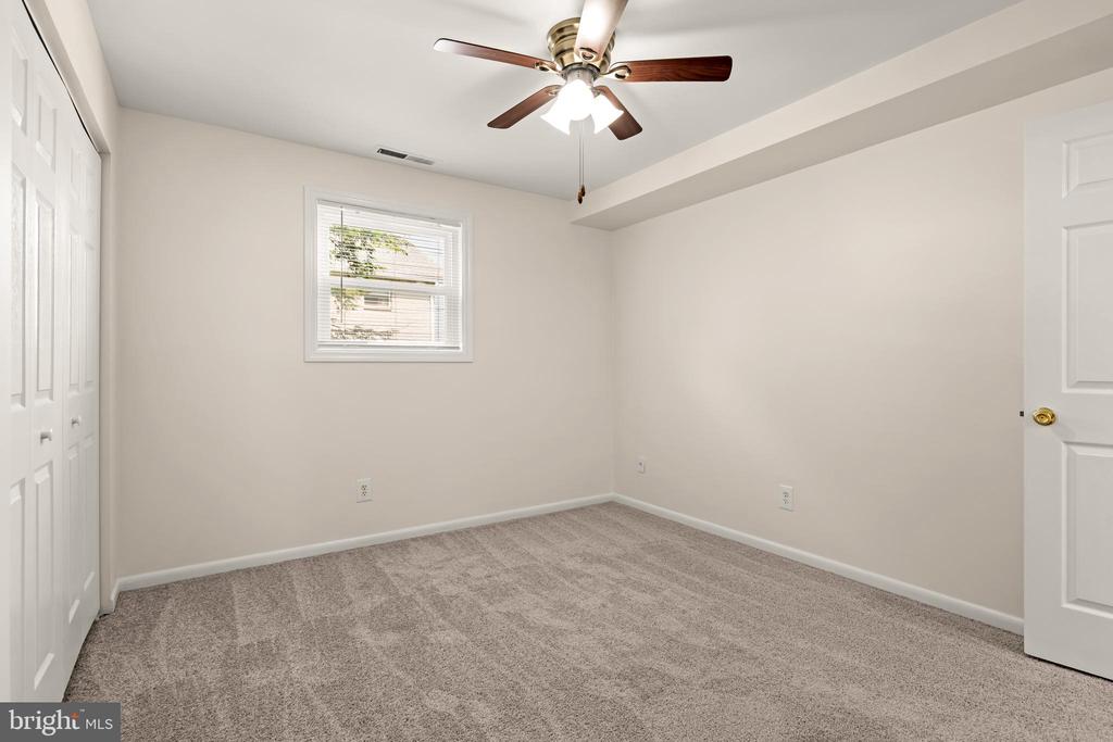 15 Warren Lodge Ct #1d