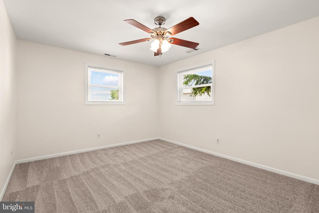 15 Warren Lodge Ct #1d