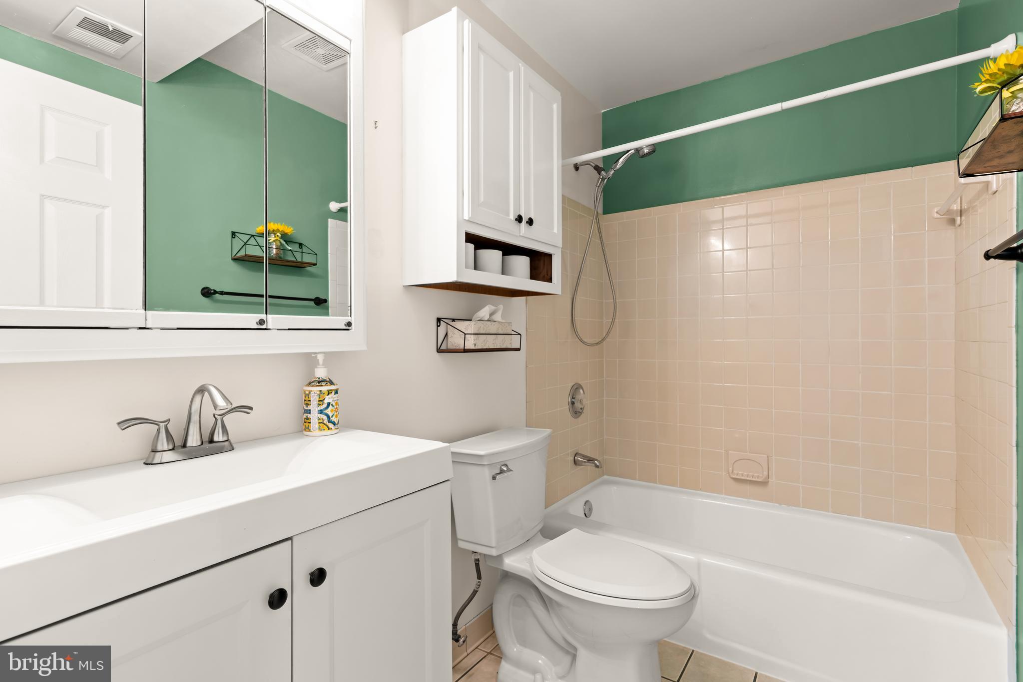 15 Warren Lodge Ct #1d