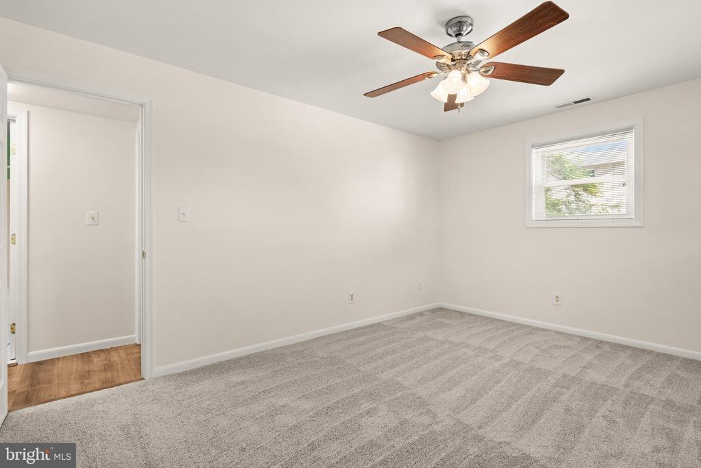 15 Warren Lodge Ct #1d