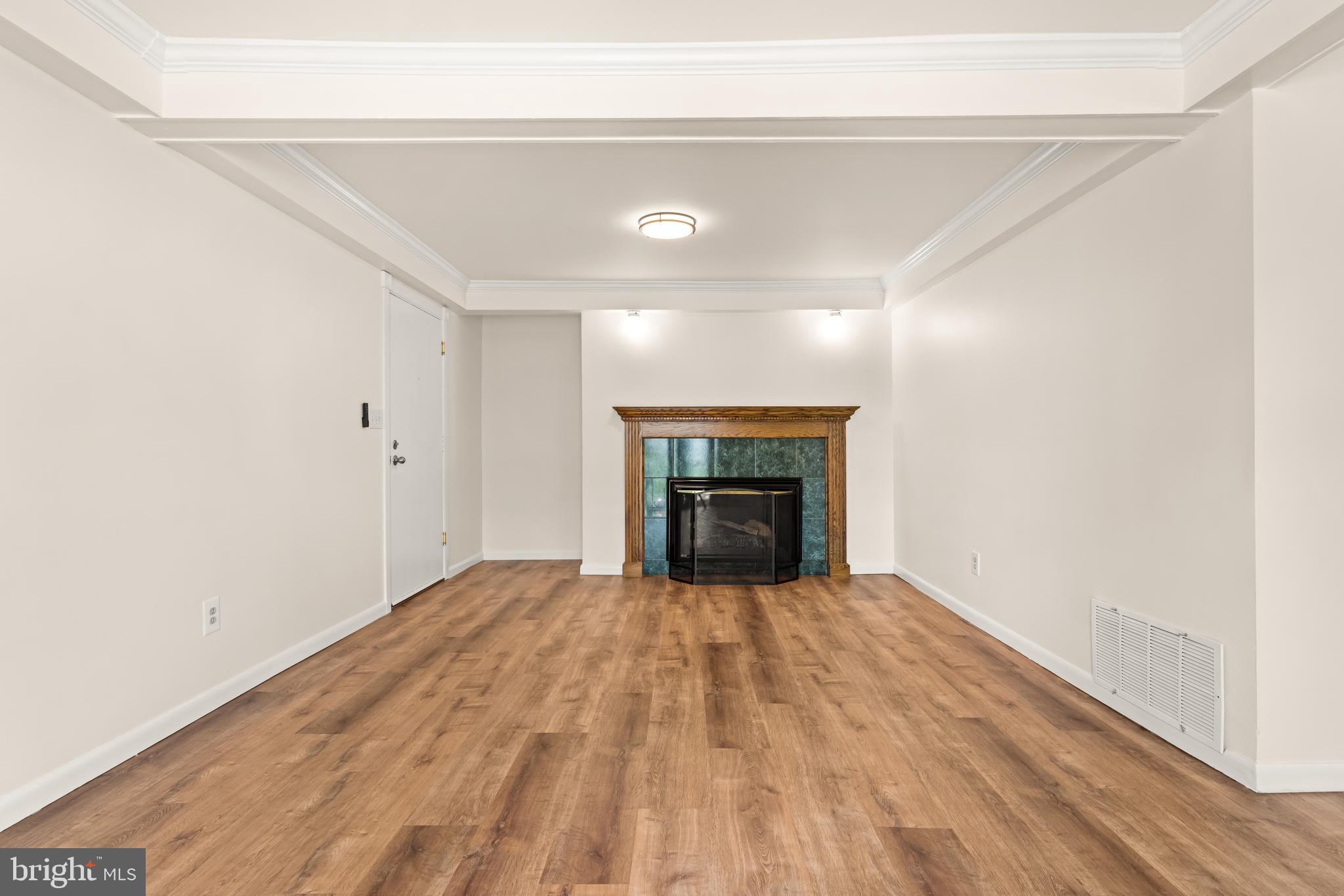 15 Warren Lodge Ct #1d