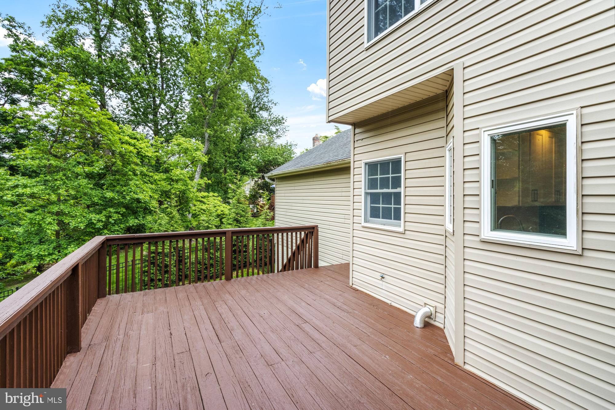 8 LOCHWELL COURT