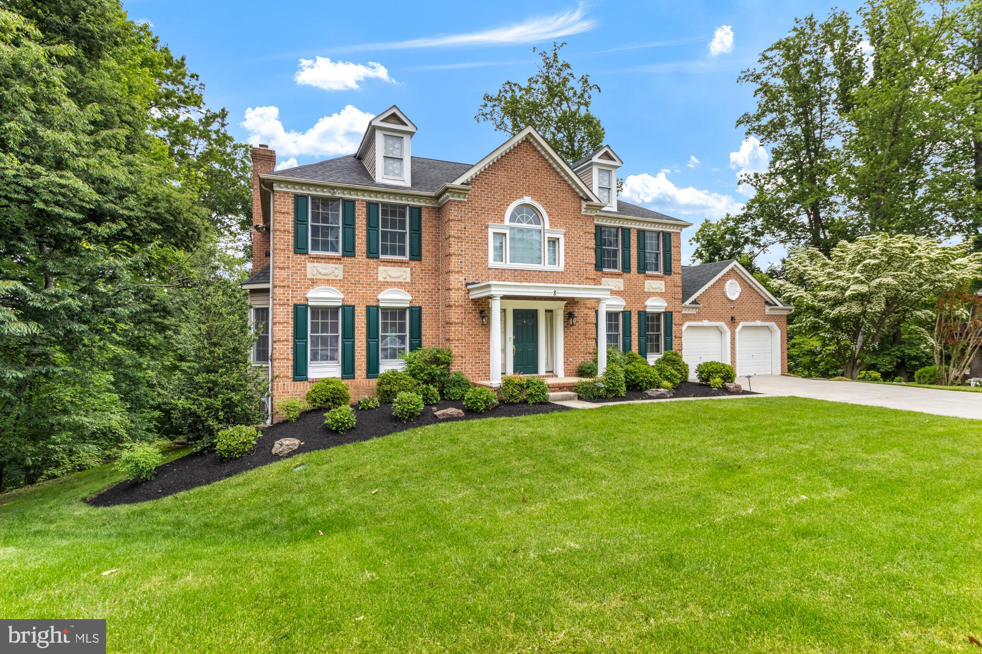 8 LOCHWELL COURT