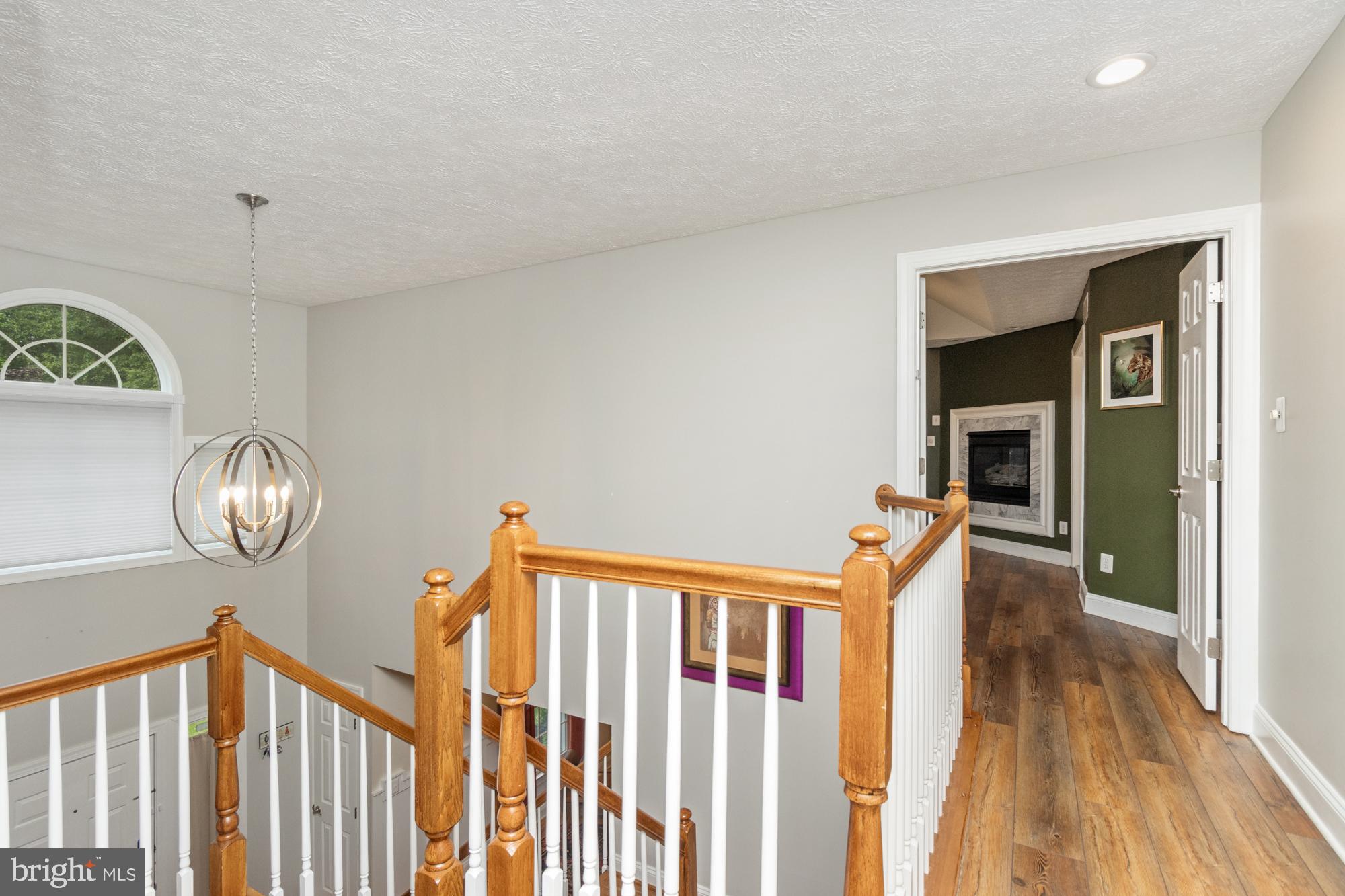 8 LOCHWELL COURT