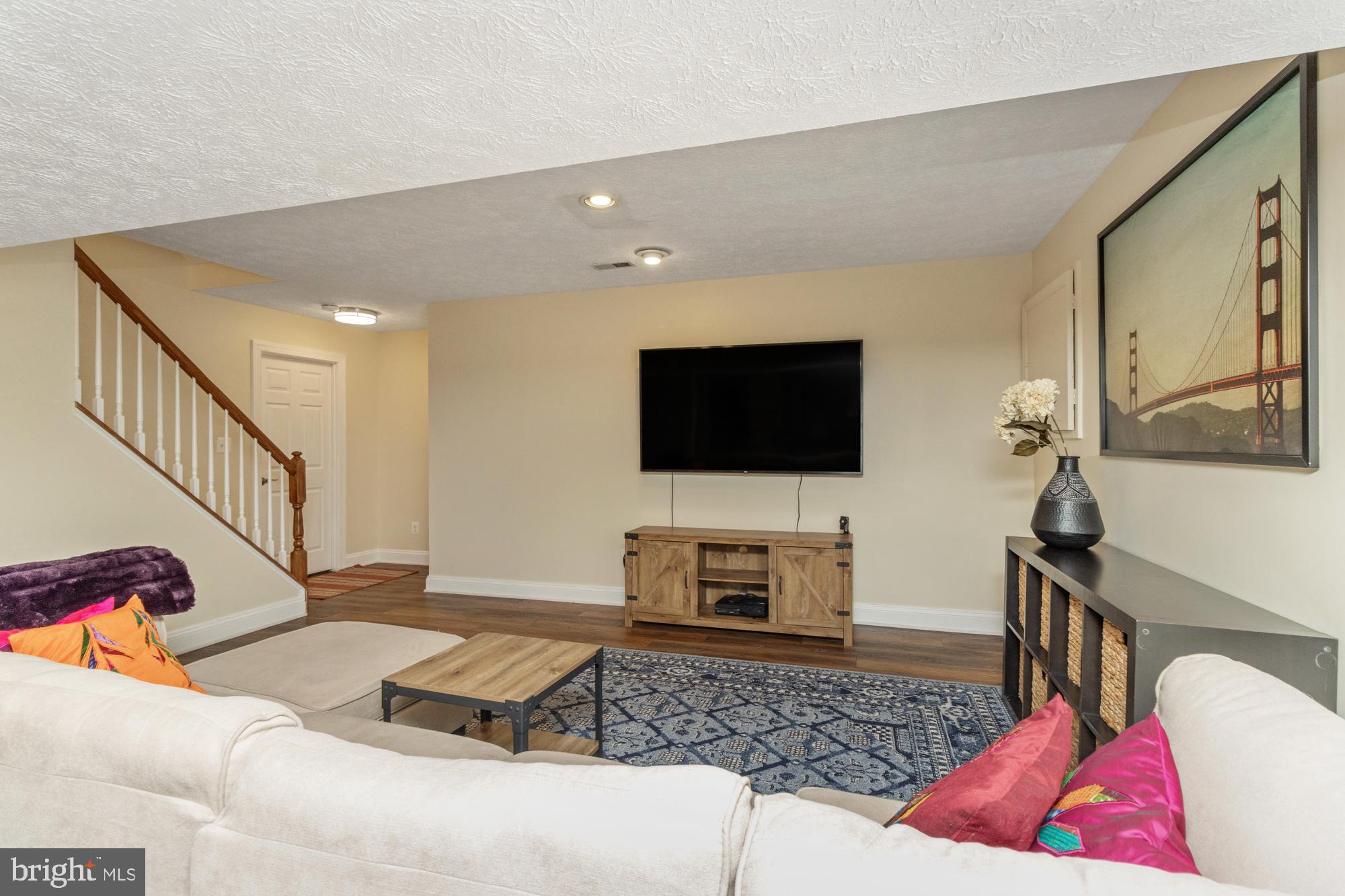 8 LOCHWELL COURT