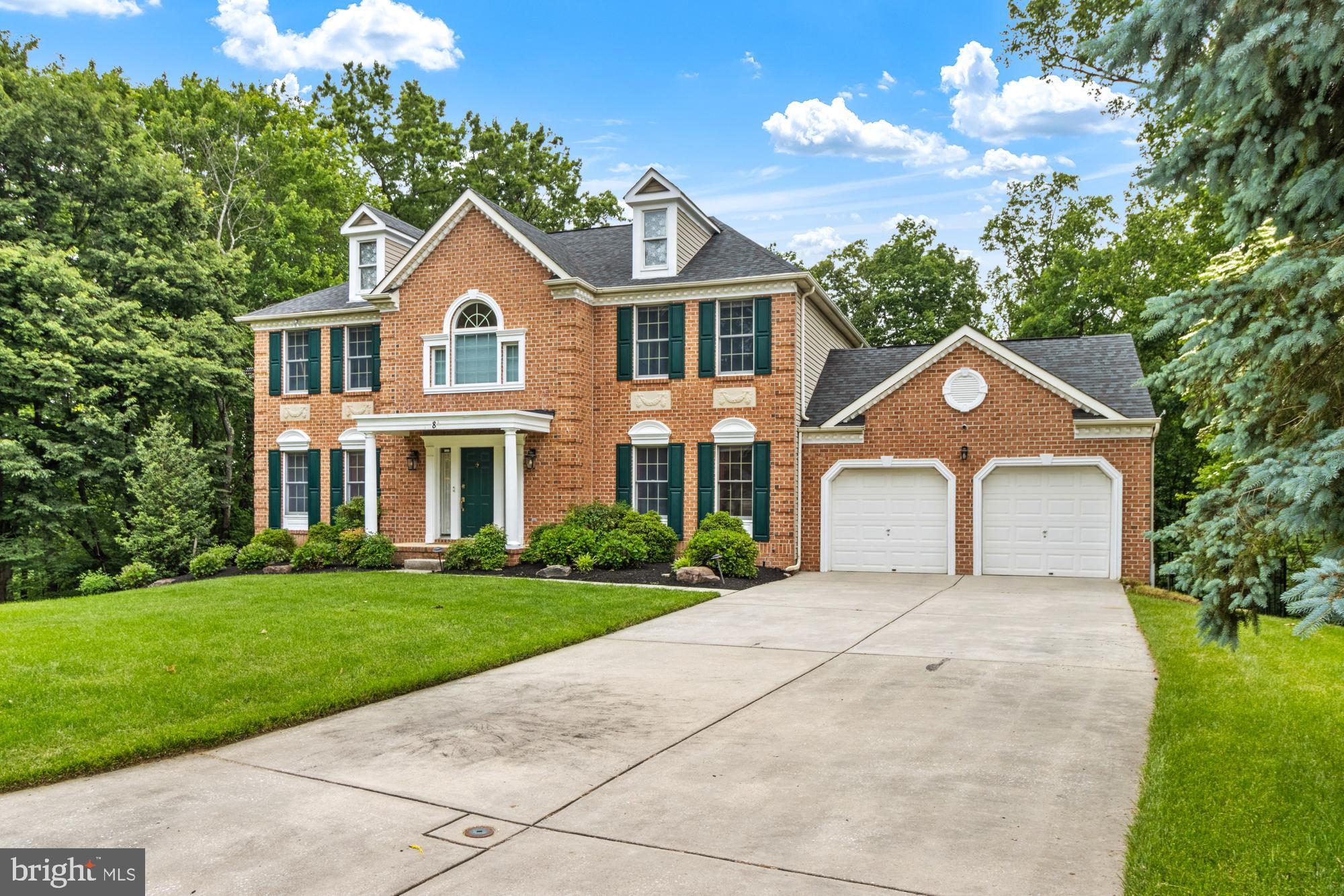 8 LOCHWELL COURT