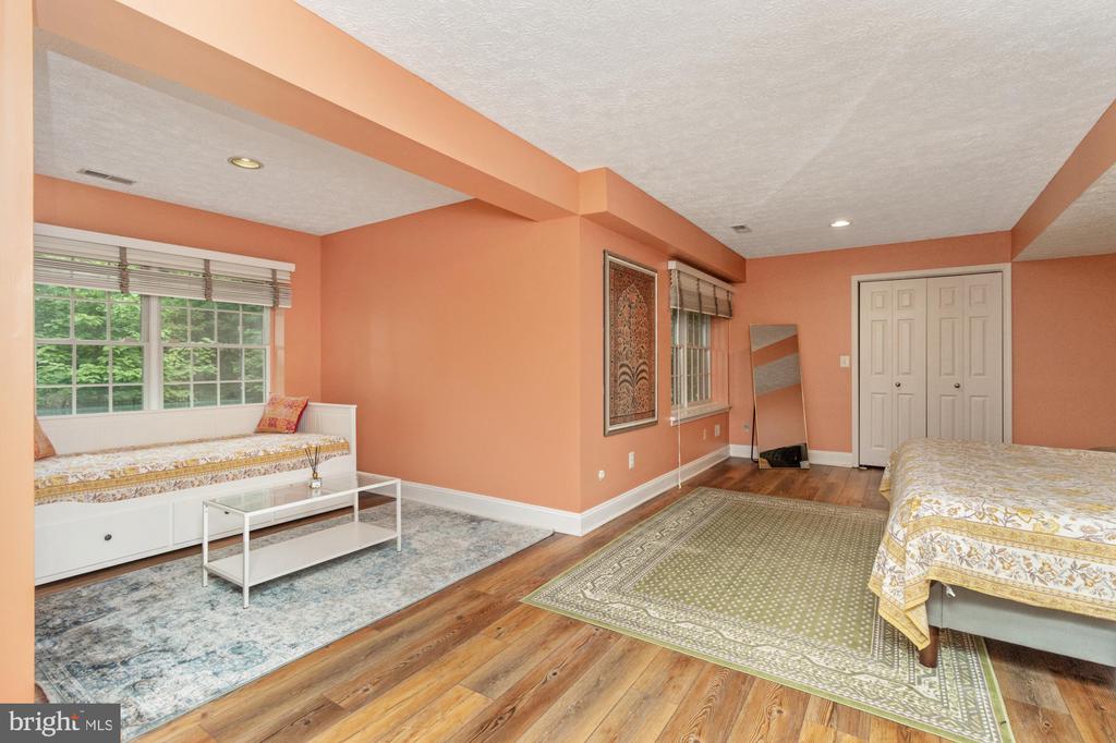 8 LOCHWELL COURT