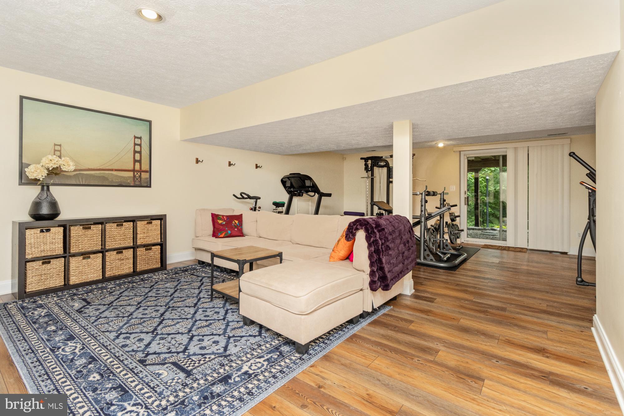 8 LOCHWELL COURT