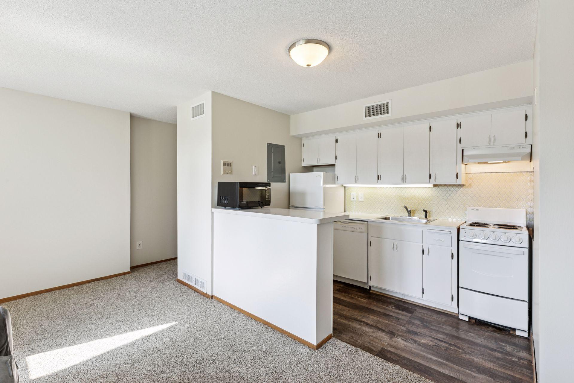 1261 Cleveland Avenue N Unit: 3A