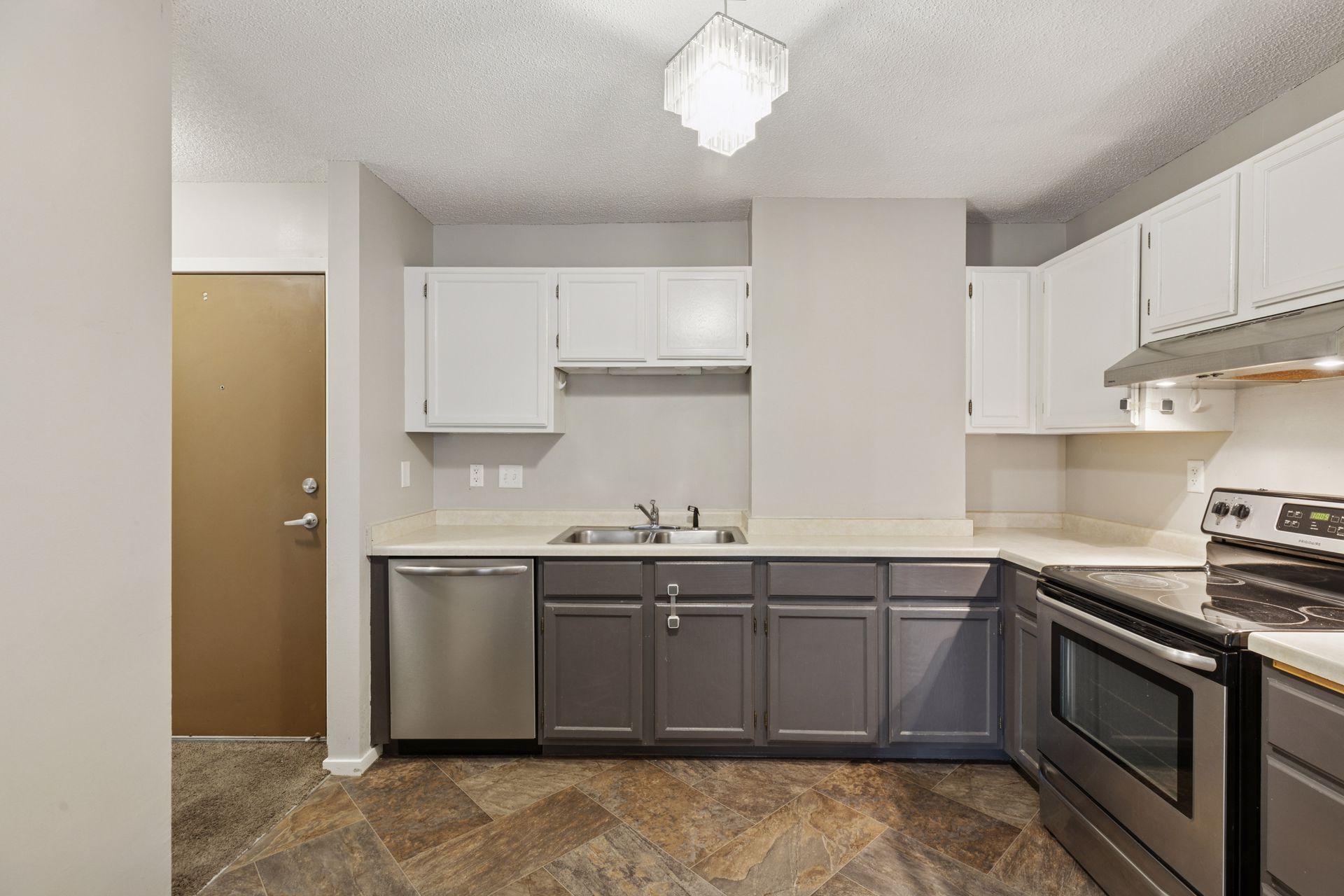 66 9th Street E Unit: 1609